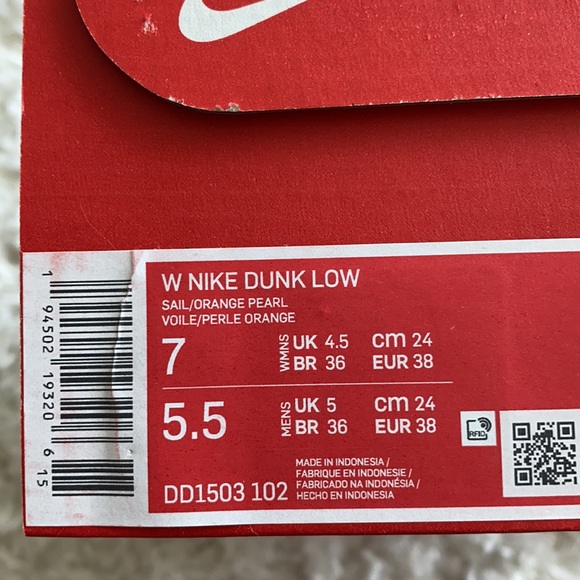 NIKE DUNK LOW • Orange Pearl - Picture 6 of 6